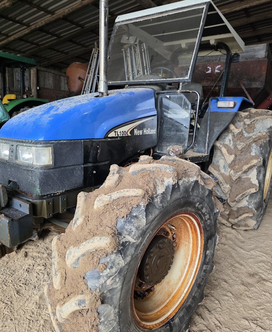 Trator agrícola New Holland TL100 2001