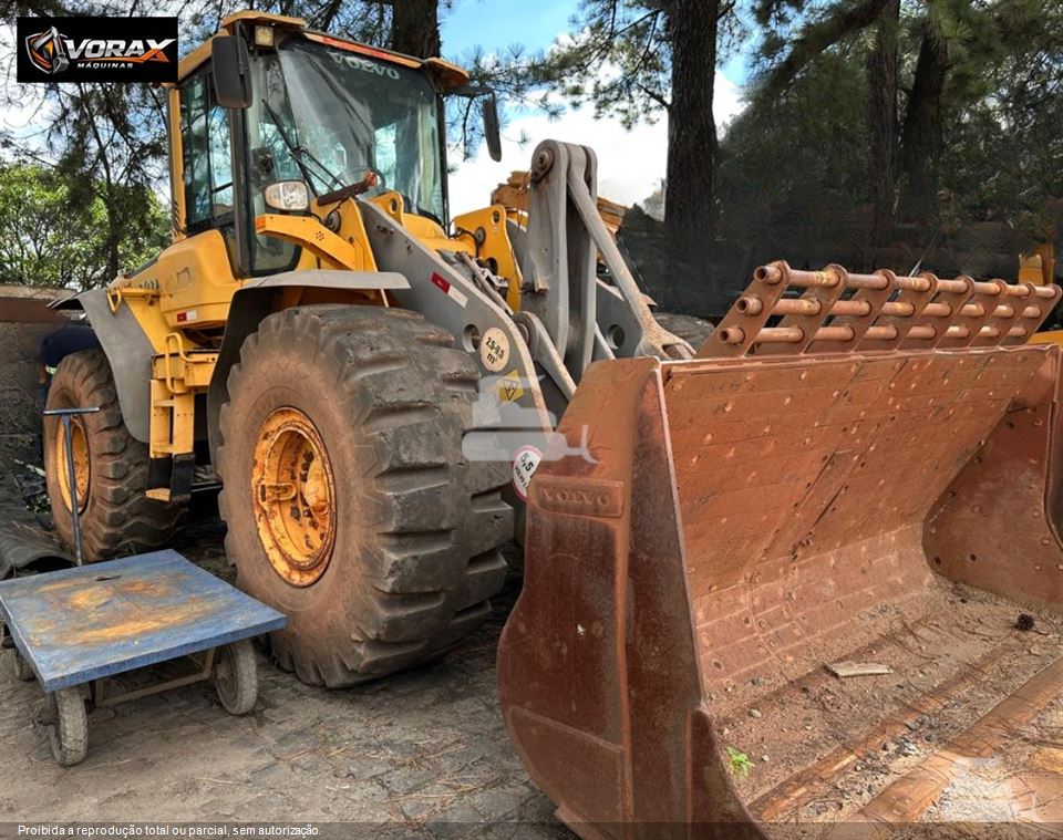 Pá Carregadeira Volvo L120F 2016