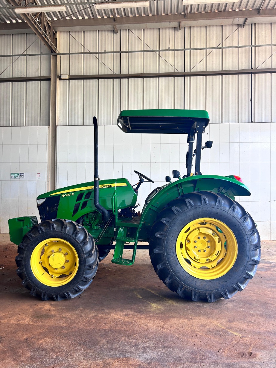 Tratores Agrícolas John Deere 5080E 2023