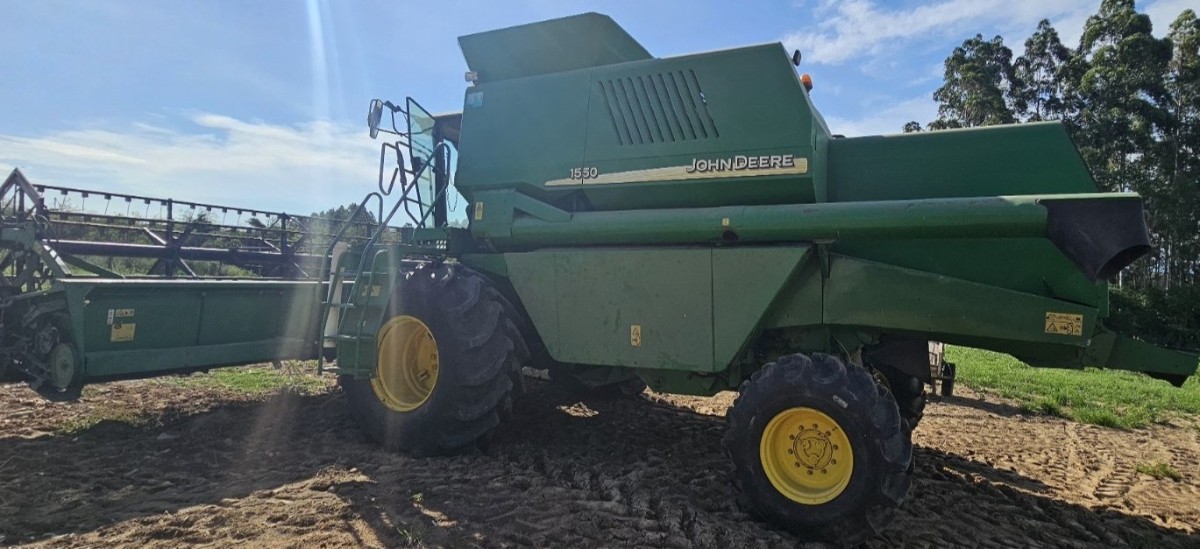 Colheitadeira John Deere 1550 2004