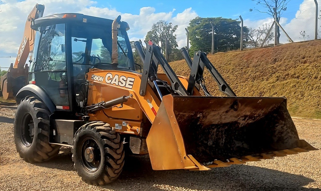 Retroescavadeira Case 580N 2023