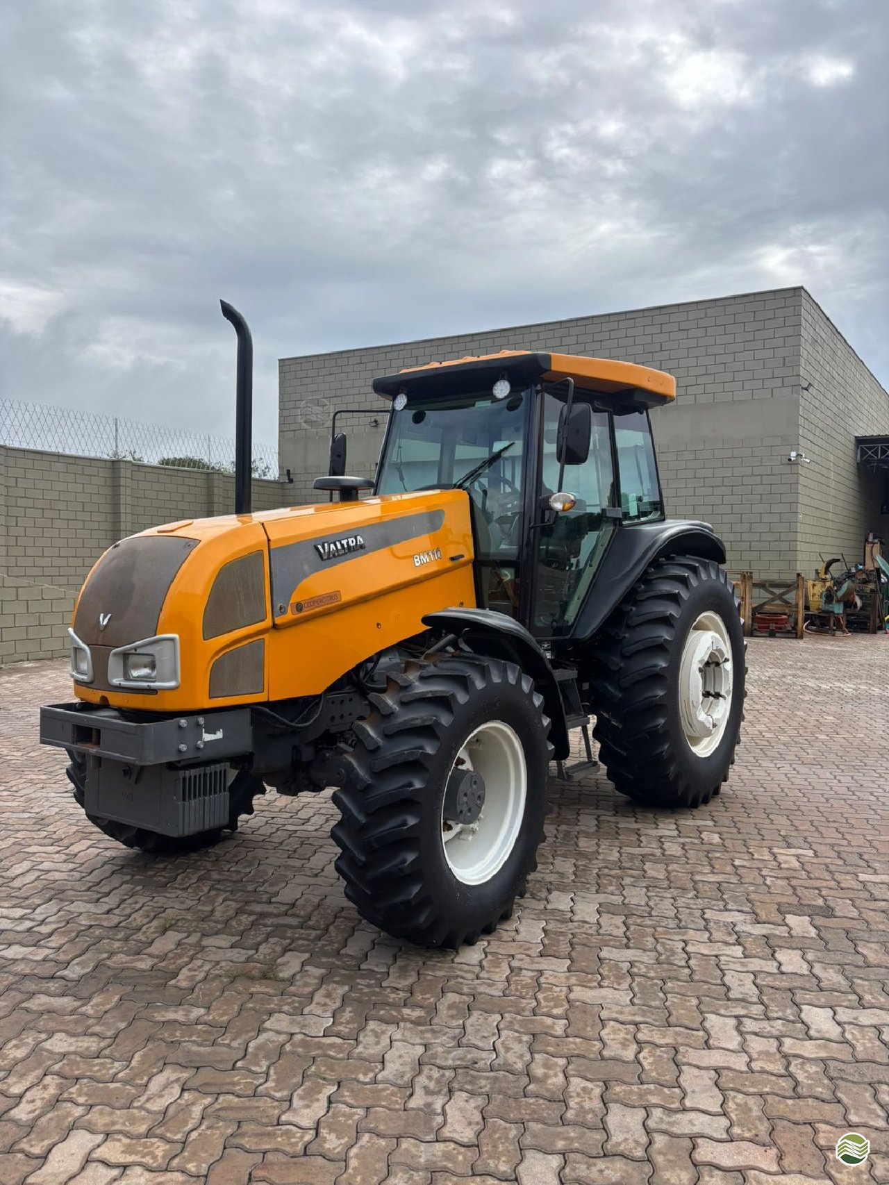Trator agrícola Valtra BM 110 2013