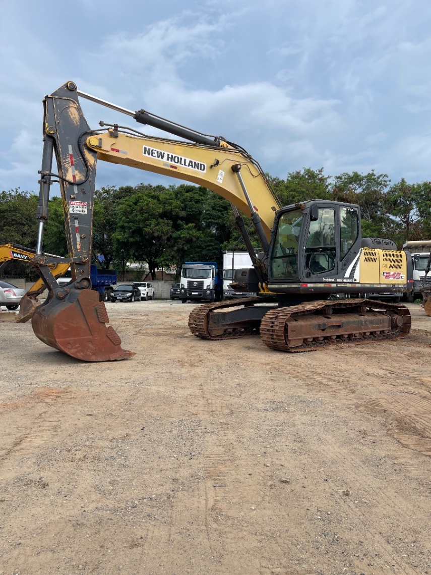 Escavadeira New Holland E245 C 2015