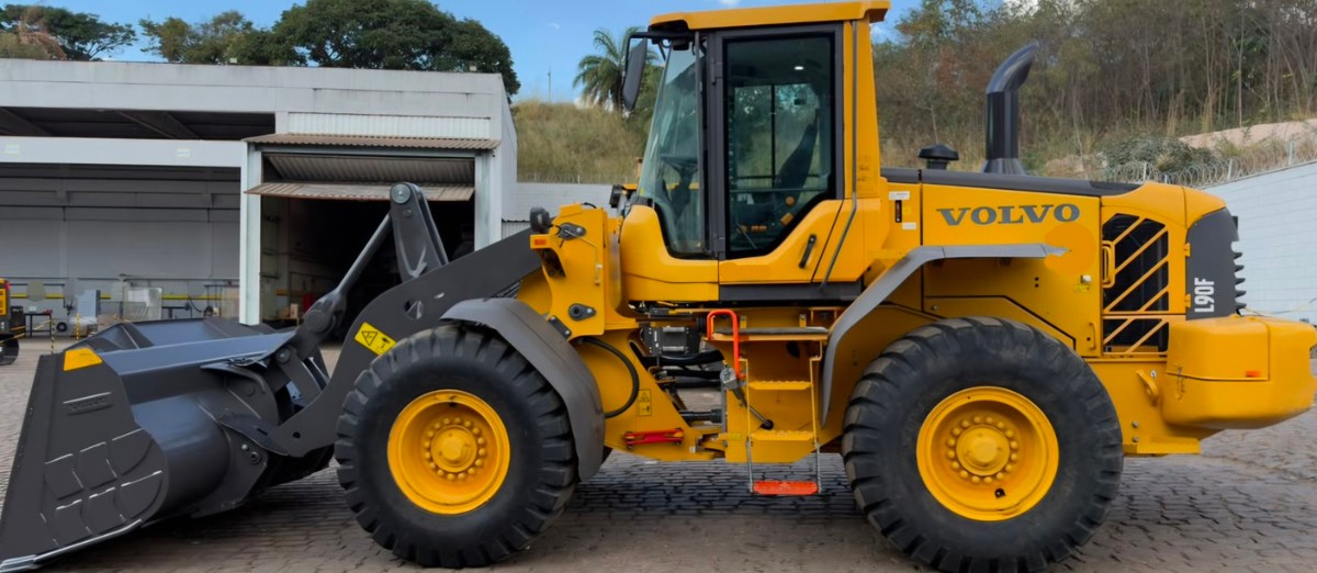 Pá Carregadeira Volvo L90F 2024