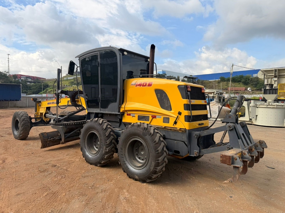 Motoniveladora New Holland RG 140B 2011