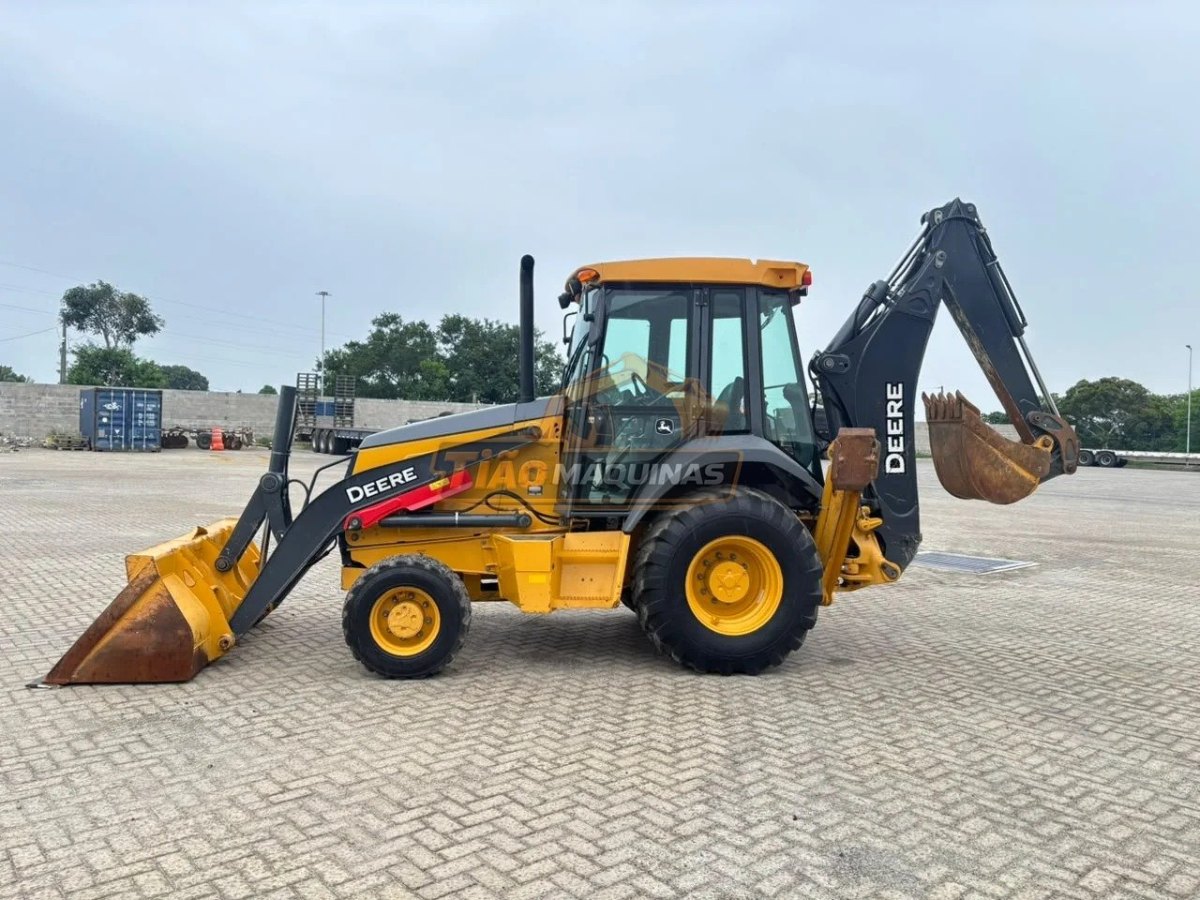 Retroescavadeira John Deere 310L 4X4 2022