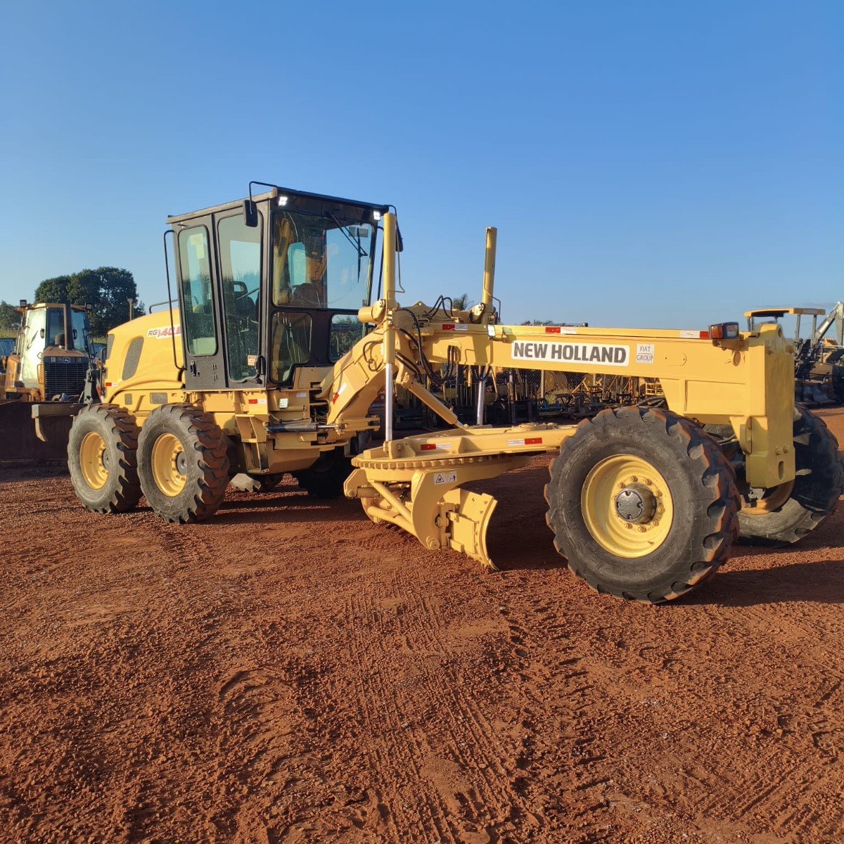 Motoniveladora New Holland RG 140B 2009