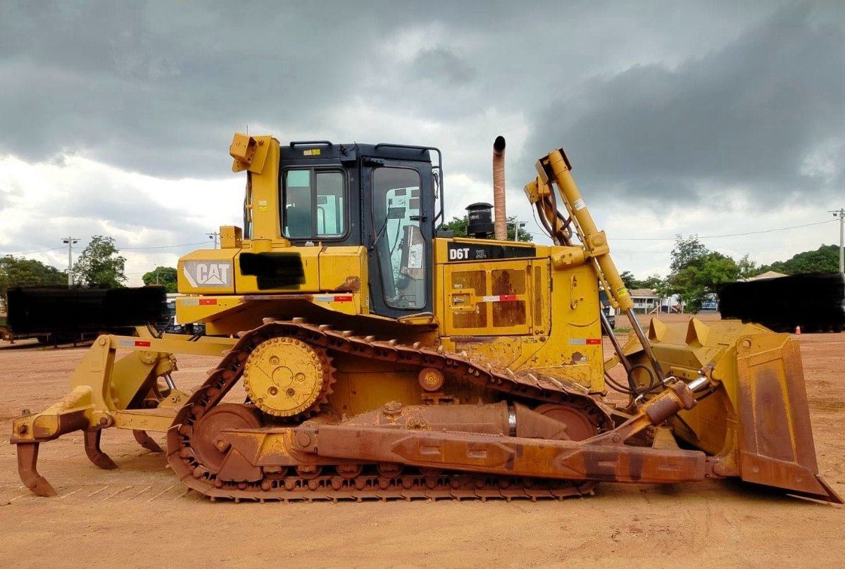 Trator de esteira Caterpillar D6T XL 2013