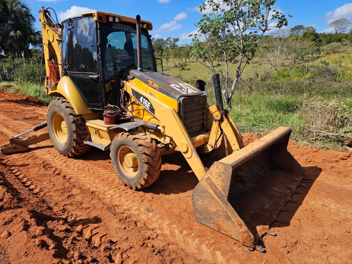 Retroescavadeira Caterpillar 416E 2014