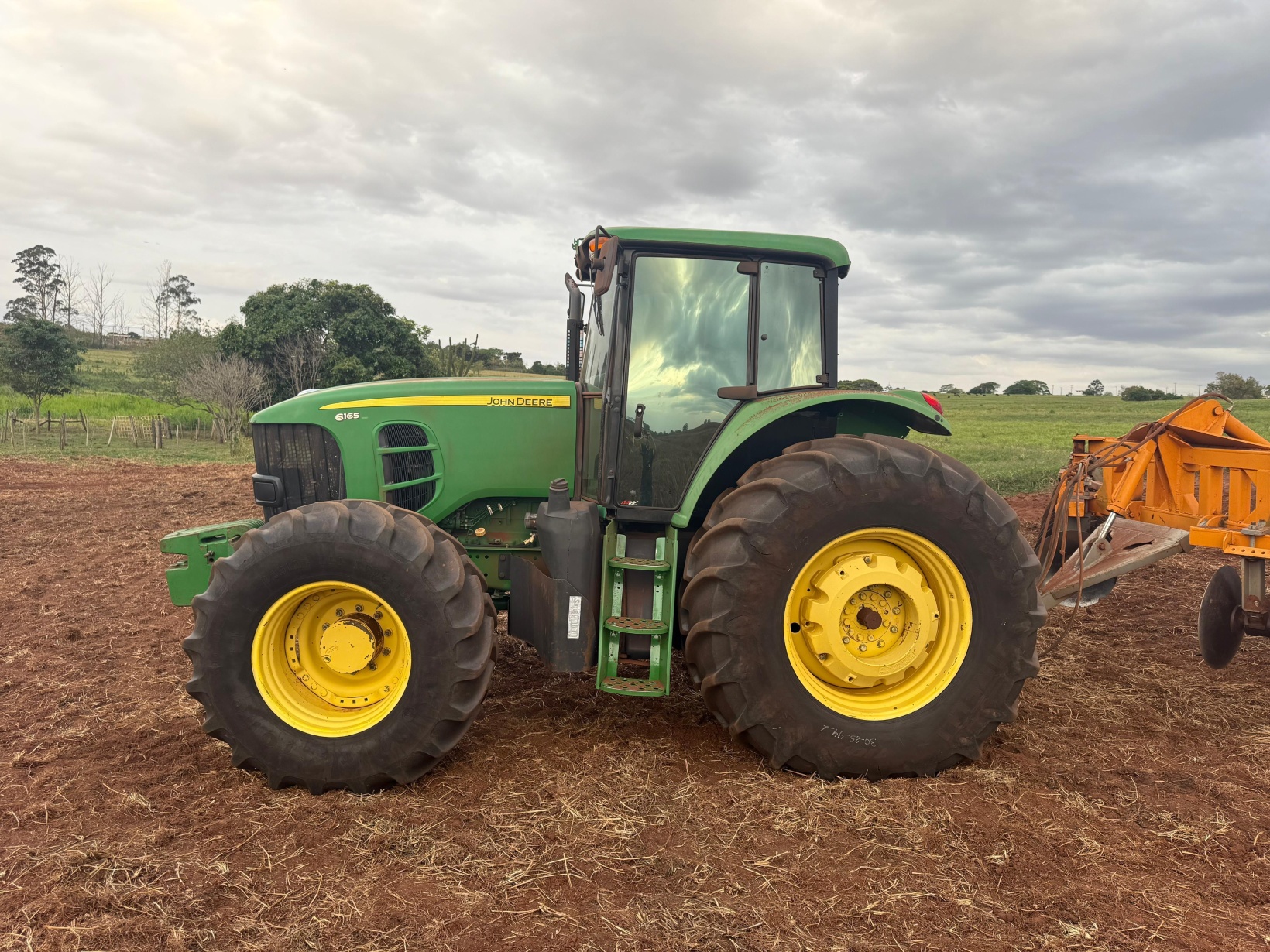 Tratores Agrícolas John Deere 6165J 2013