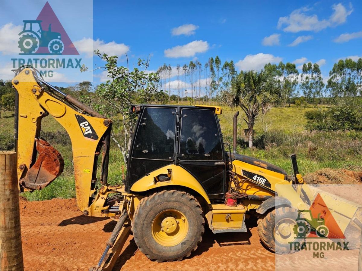 Retroescavadeira Caterpillar 416E 4X4 2014