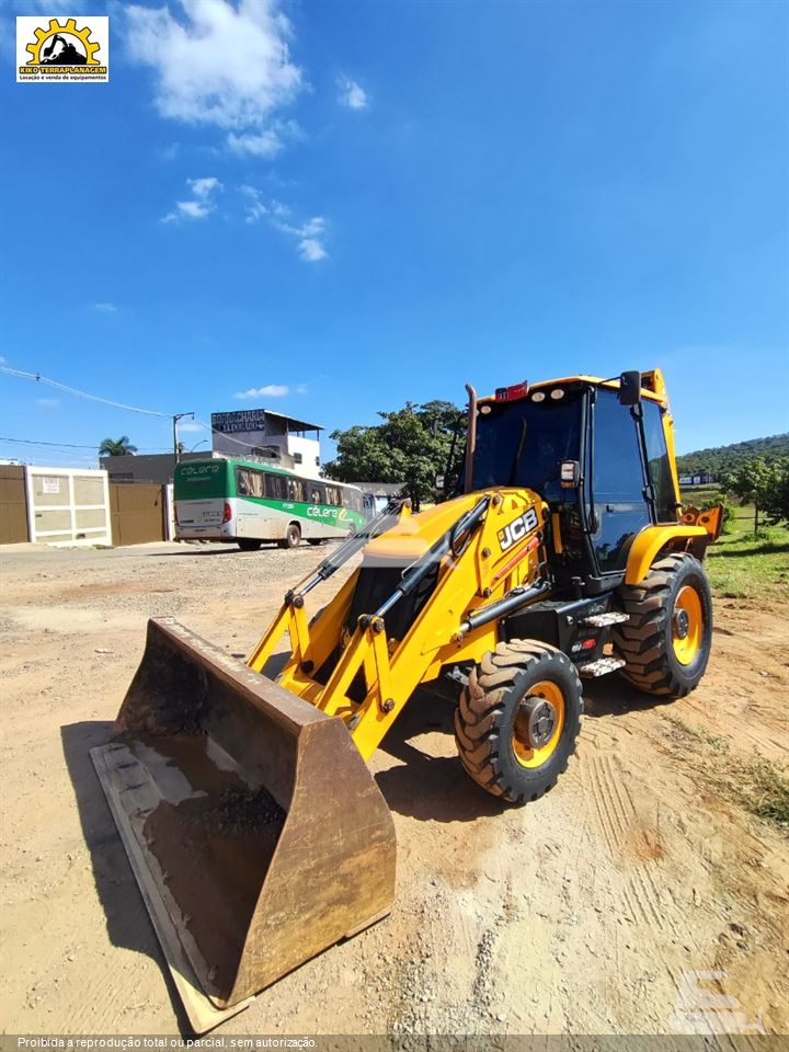 Retroescavadeira JCB 3CX 2019