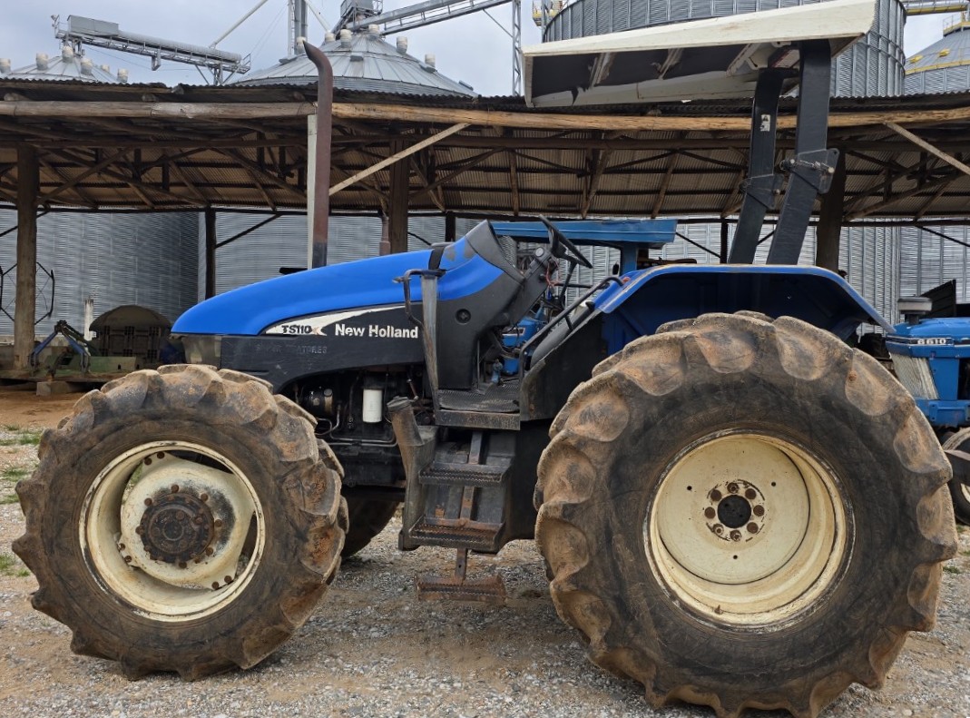 Trator agrícola New Holland TS110 2004