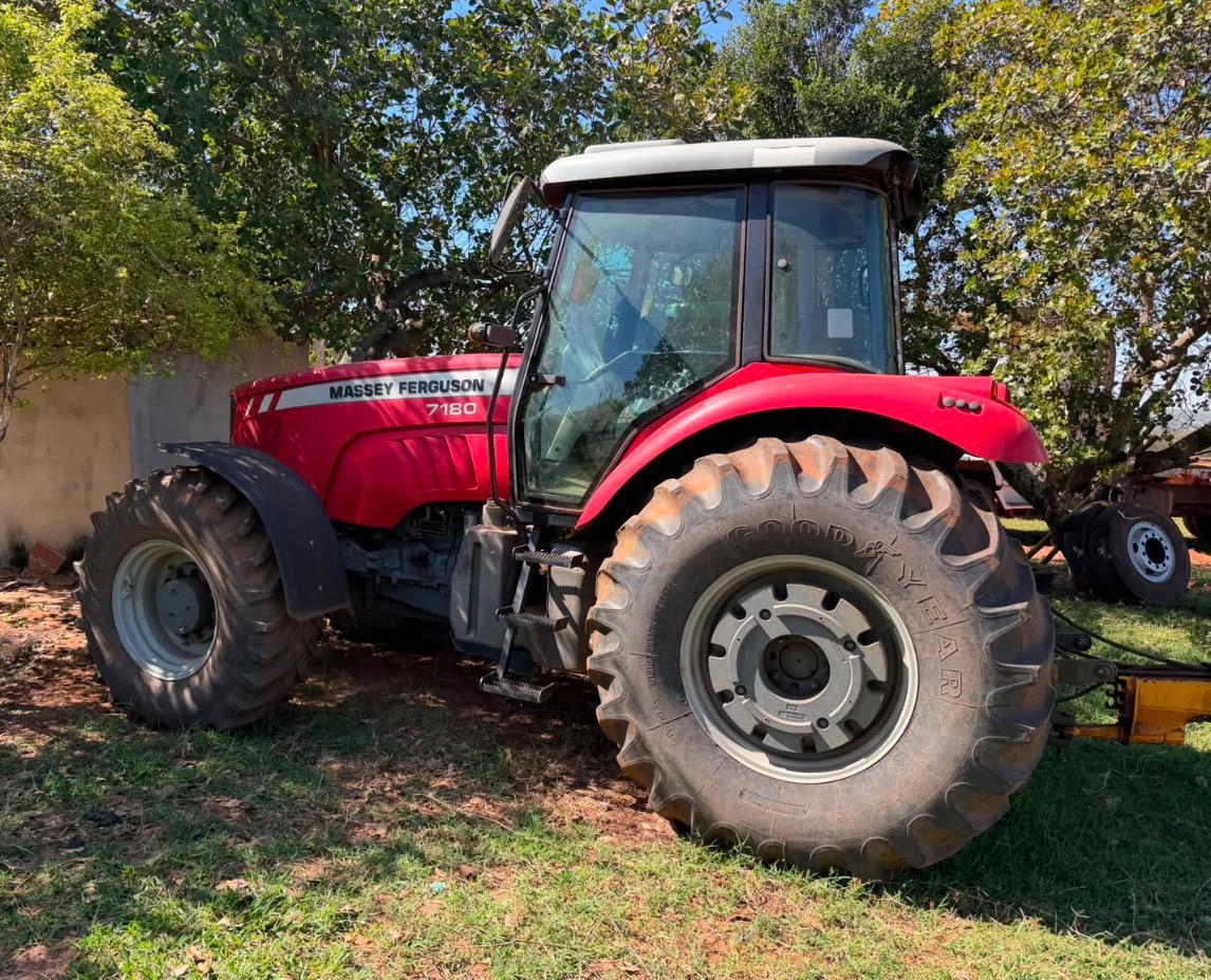 Trator agrícola Massey Ferguson 7180 2016