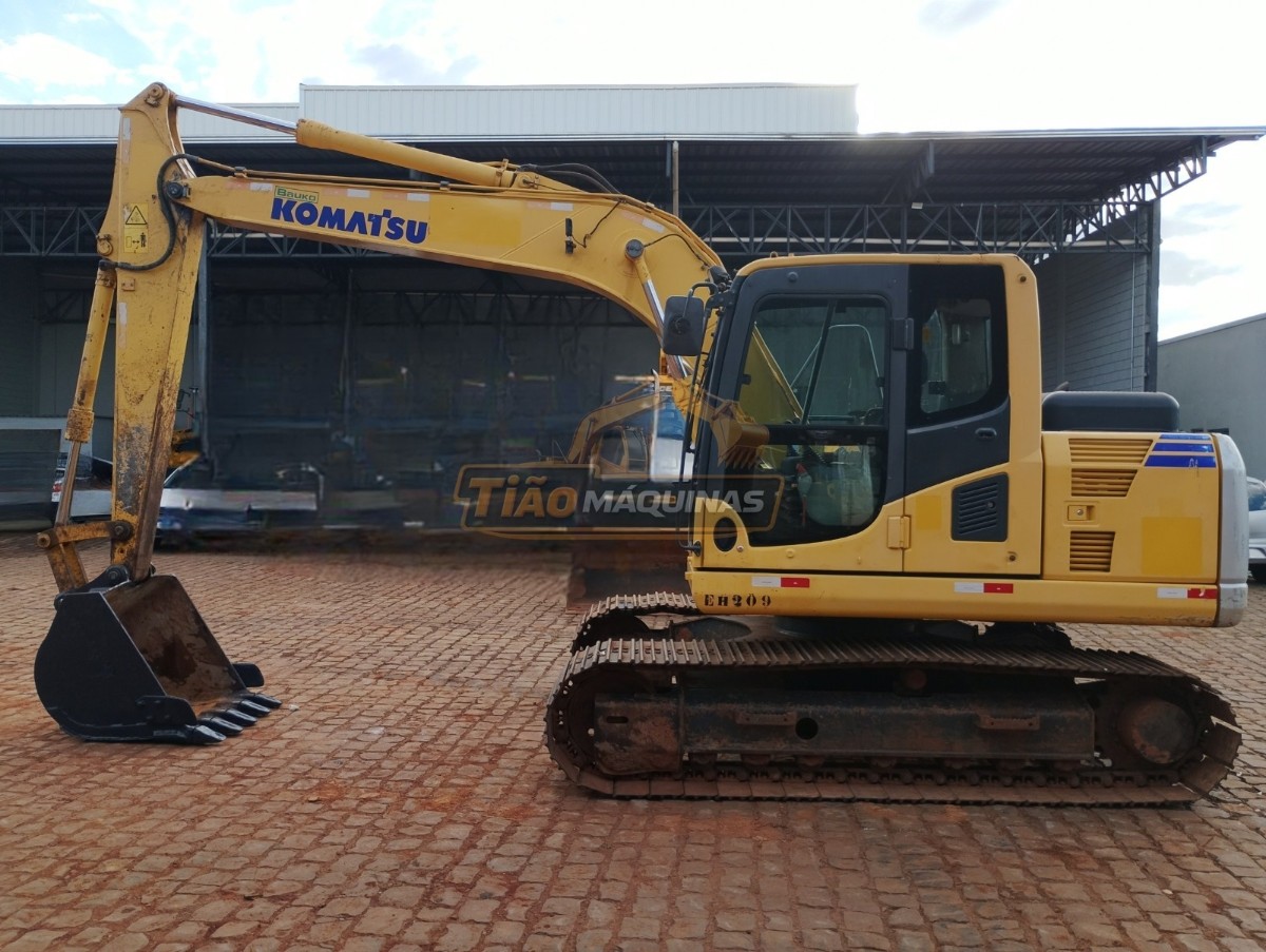 Escavadeira Komatsu PC130 2021