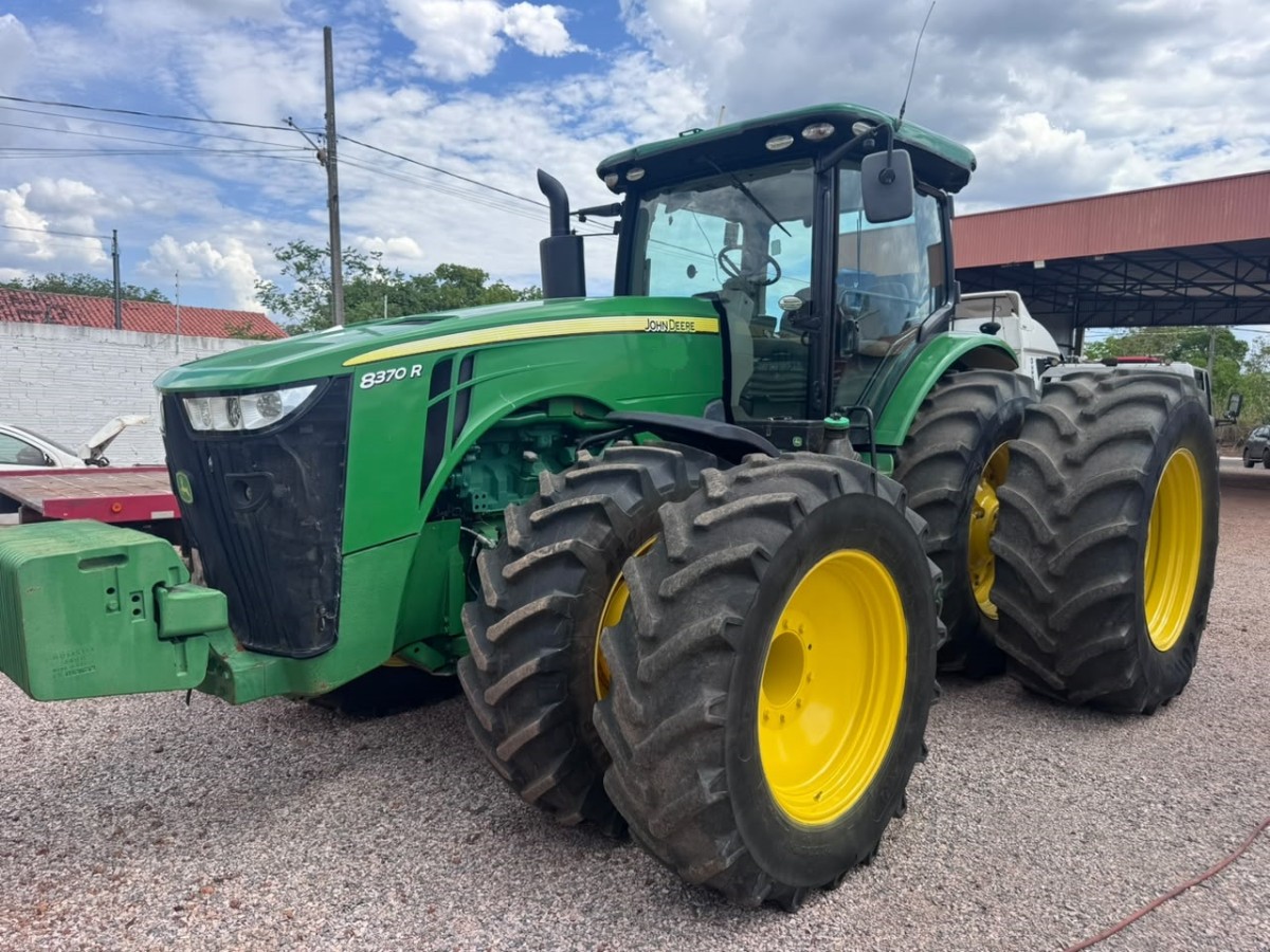 Trator agrícola John Deere 8370R 2018