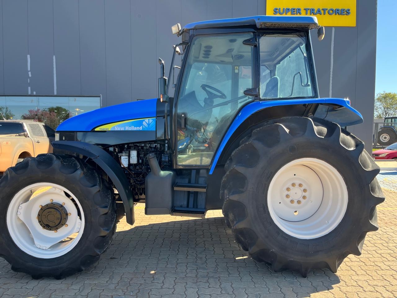 Trator agrícola New Holland TS 6040 2013