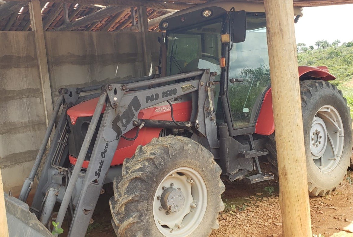 Trator agrícola Massey Ferguson 4292 2010
