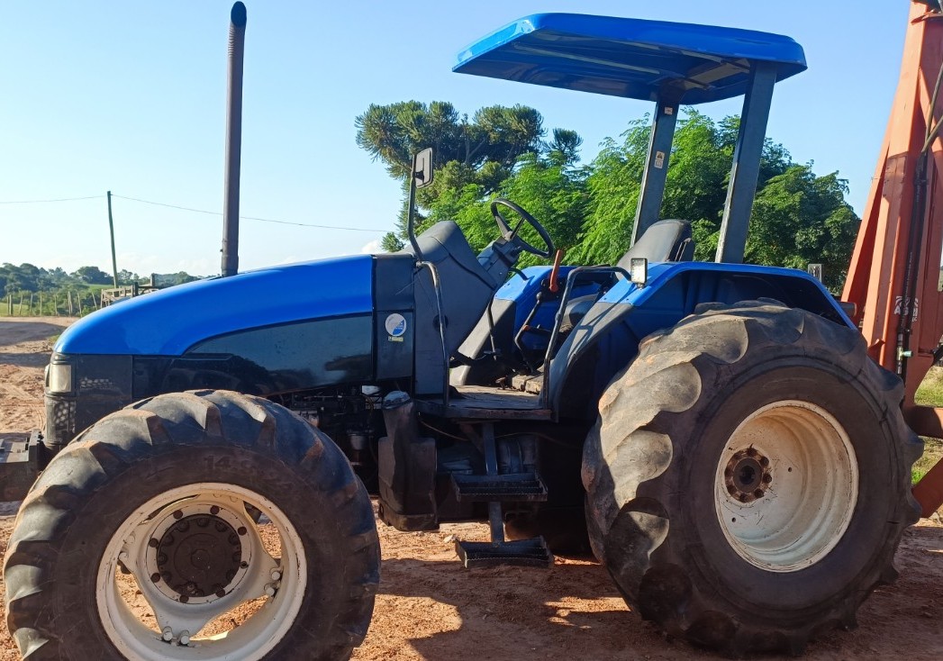 Trator agrícola New Holland TL75 2011