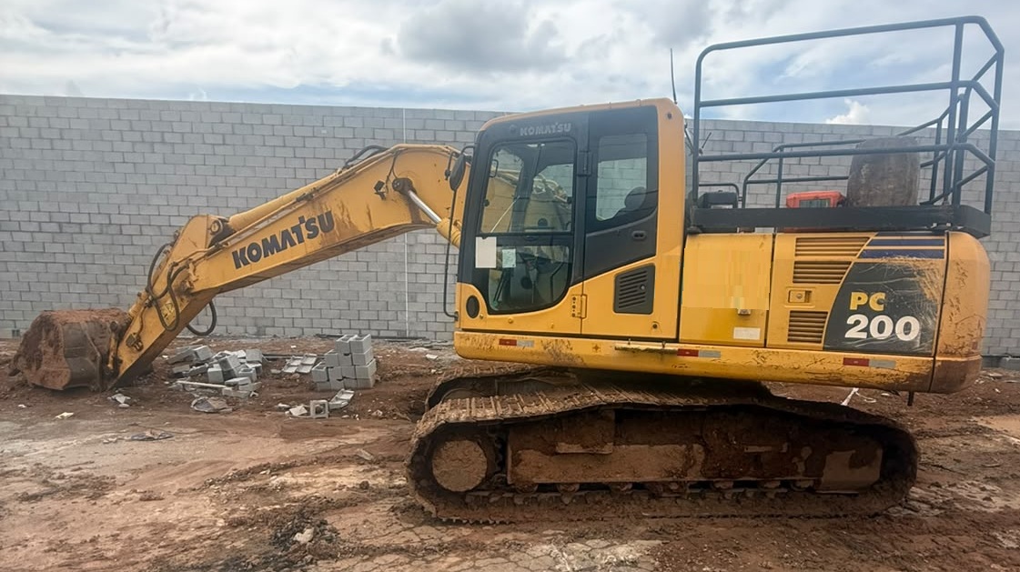 Escavadeira Komatsu PC200 2018