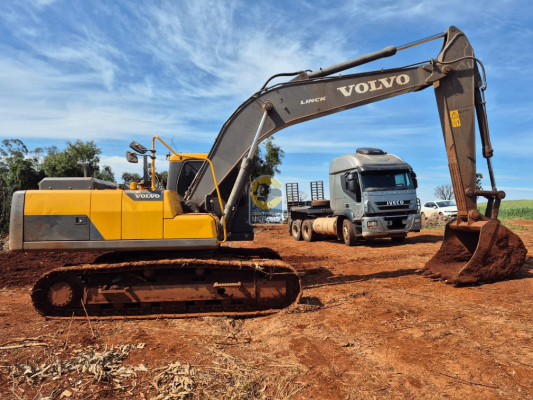 Escavadeira Volvo EC210D 2002