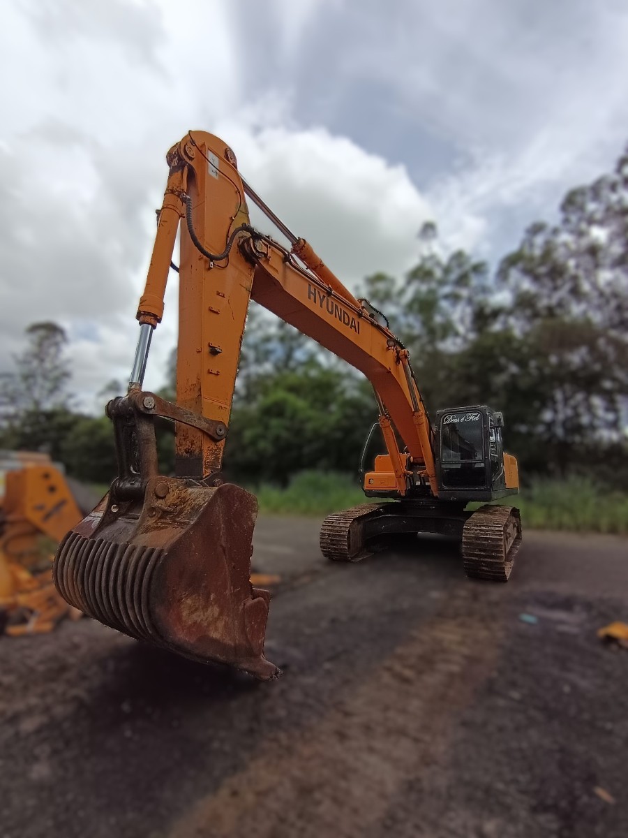 Escavadeira Hyundai R320LC-7 2012