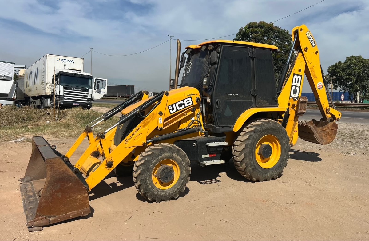 Retroescavadeira JCB 3CX 2023