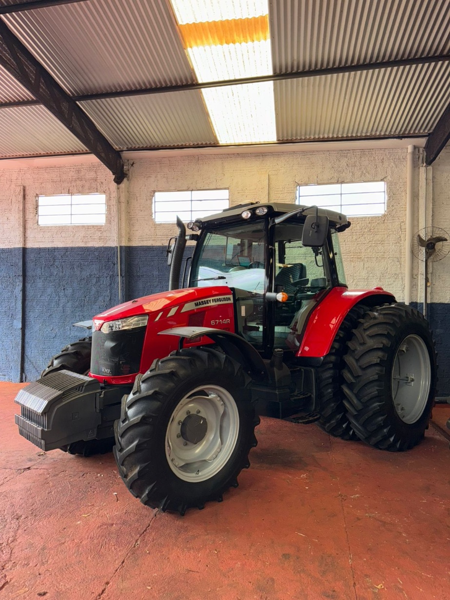 Tratores Agrícolas Massey Ferguson 6714R 2022