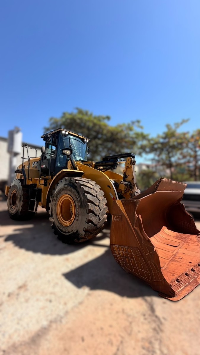 Pá Carregadeira Caterpillar 966 2023