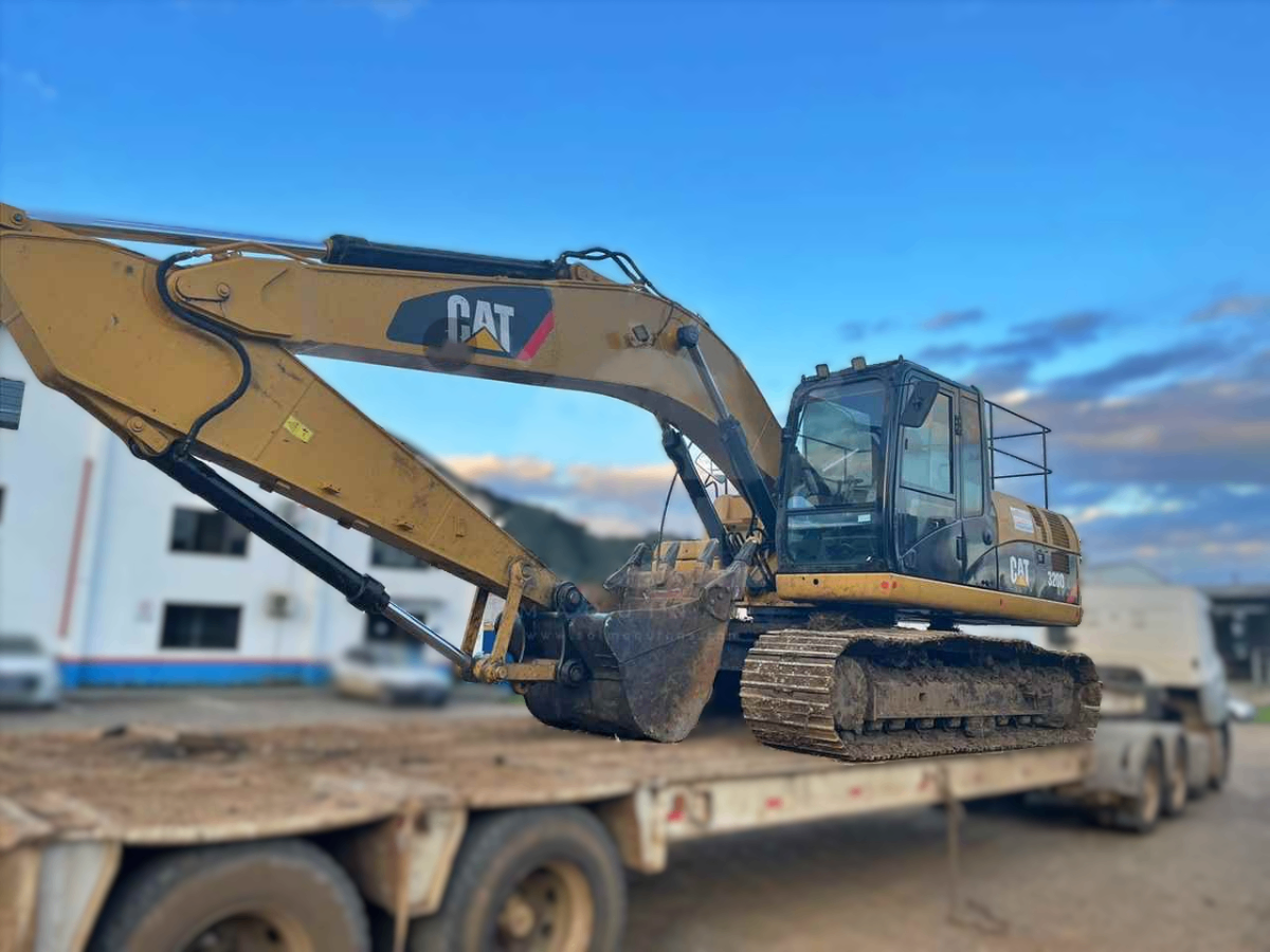 Escavadeira Caterpillar 320 DL 2012