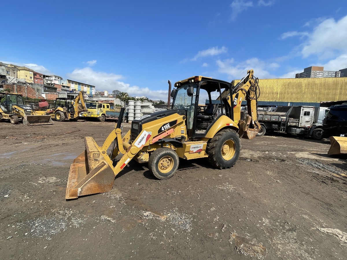 Retroescavadeira Caterpillar 416E 4X2 2014