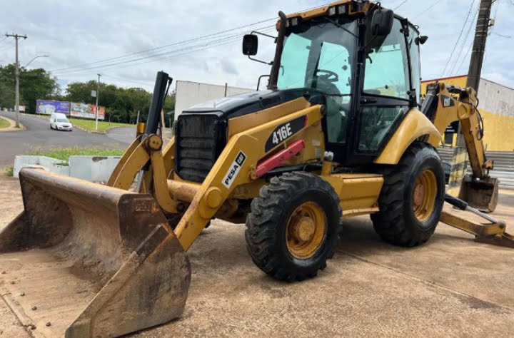 Retroescavadeira Caterpillar 416E 4X4 2012