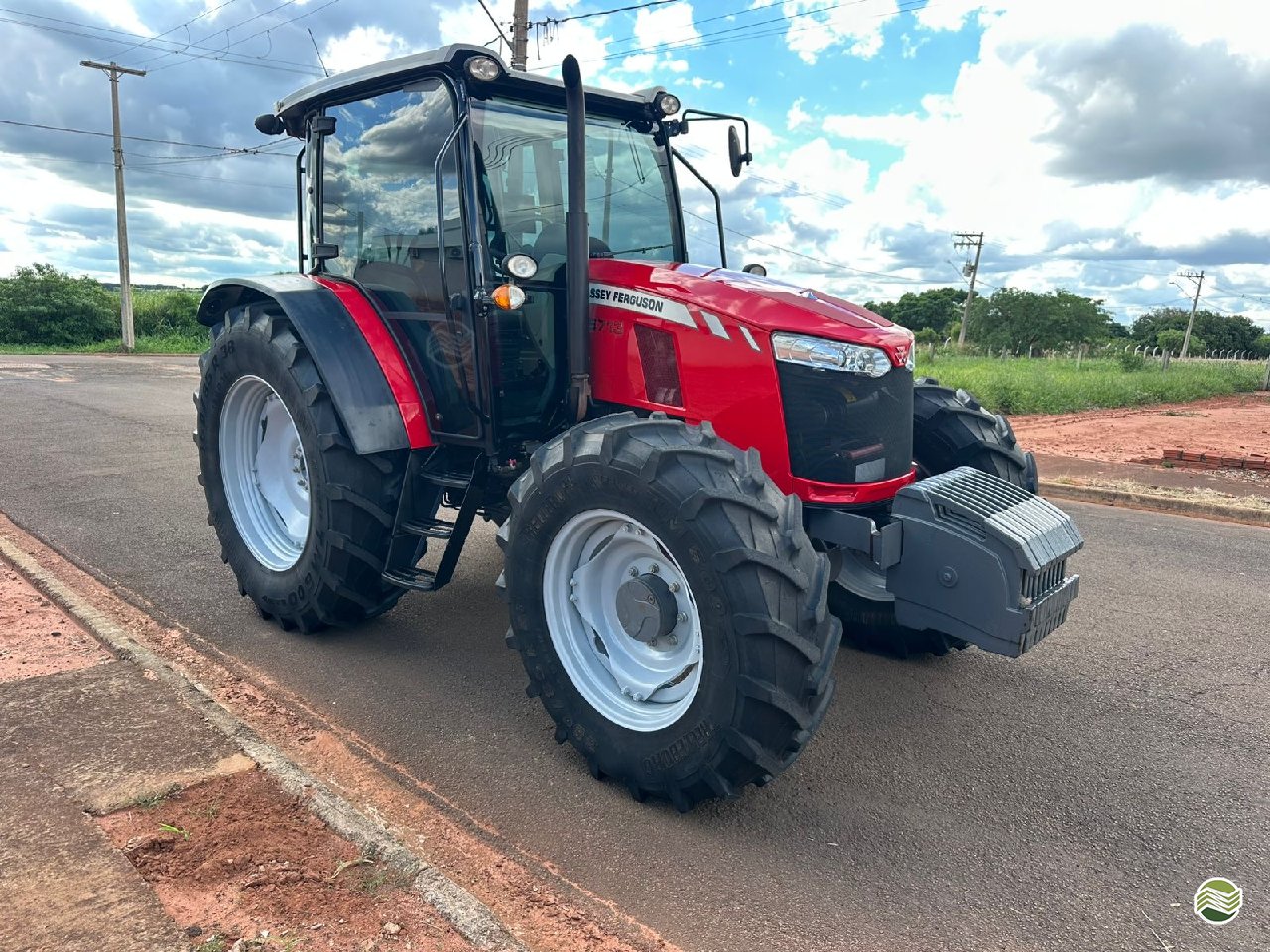 Trator agrícola Massey Ferguson MF 6713 2021