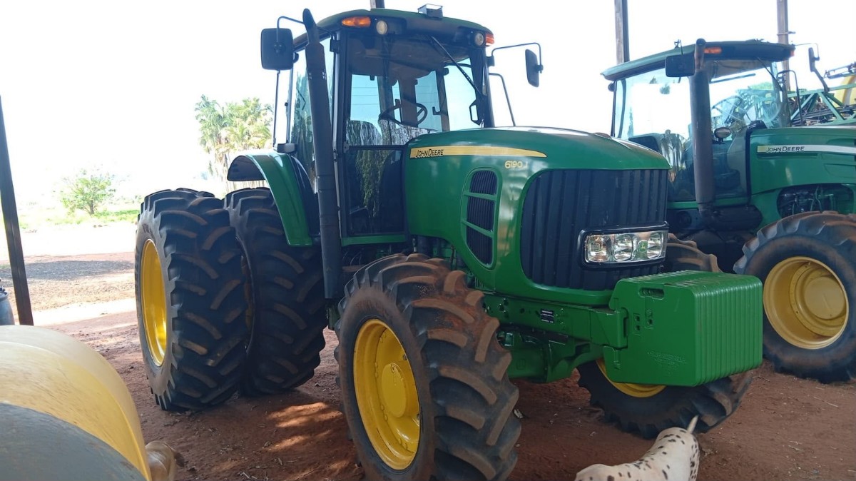 Trator agrícola John Deere 6190J 2022