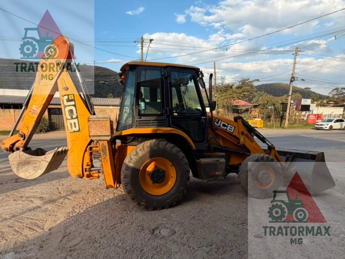 Retroescavadeira JCB 3CX 2023