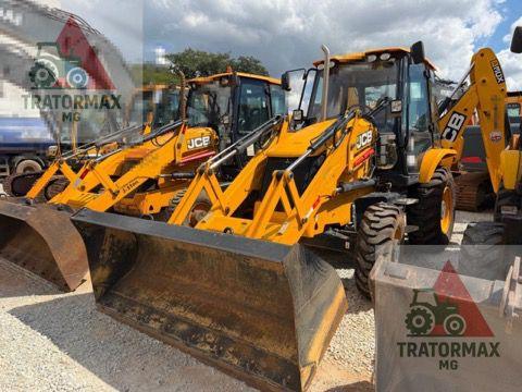 Retroescavadeira JCB 3CX 2022