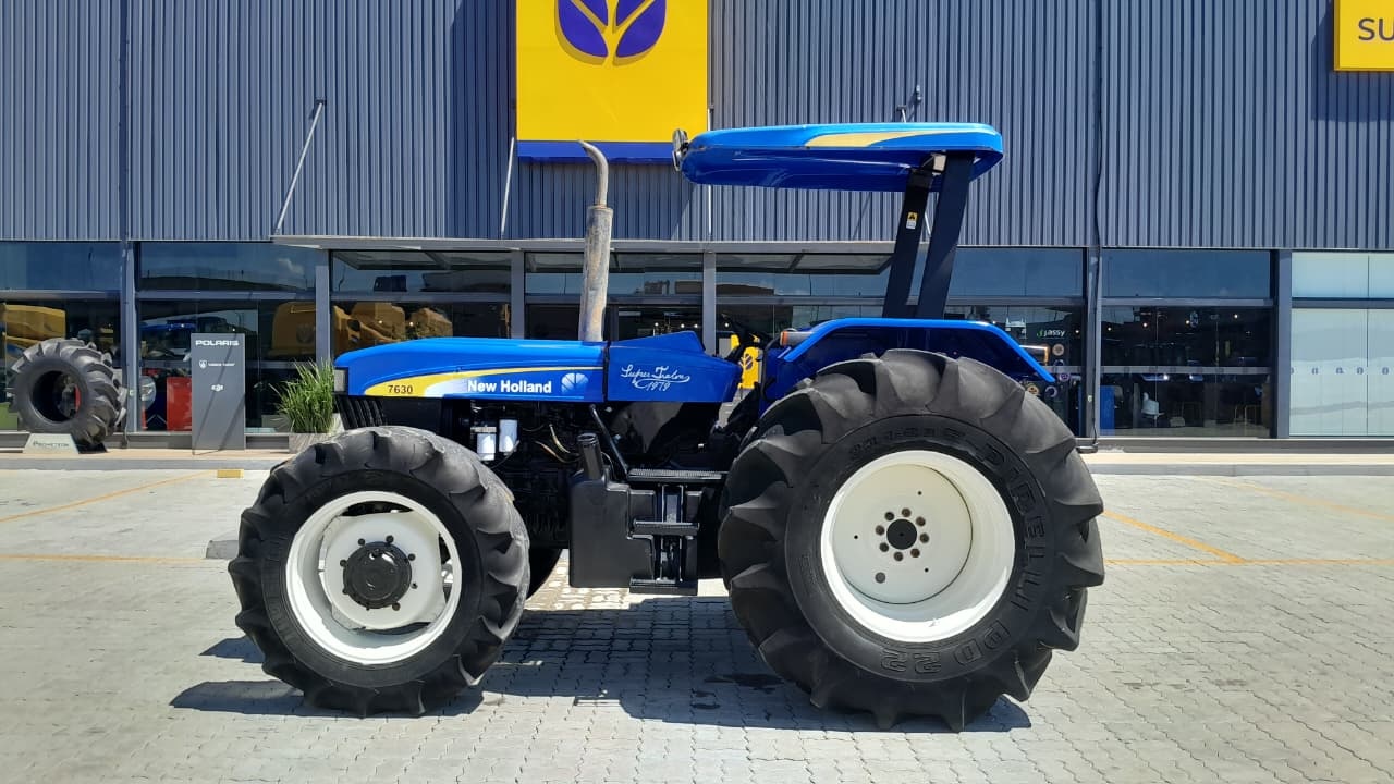 Trator agrícola New Holland 7630 2014