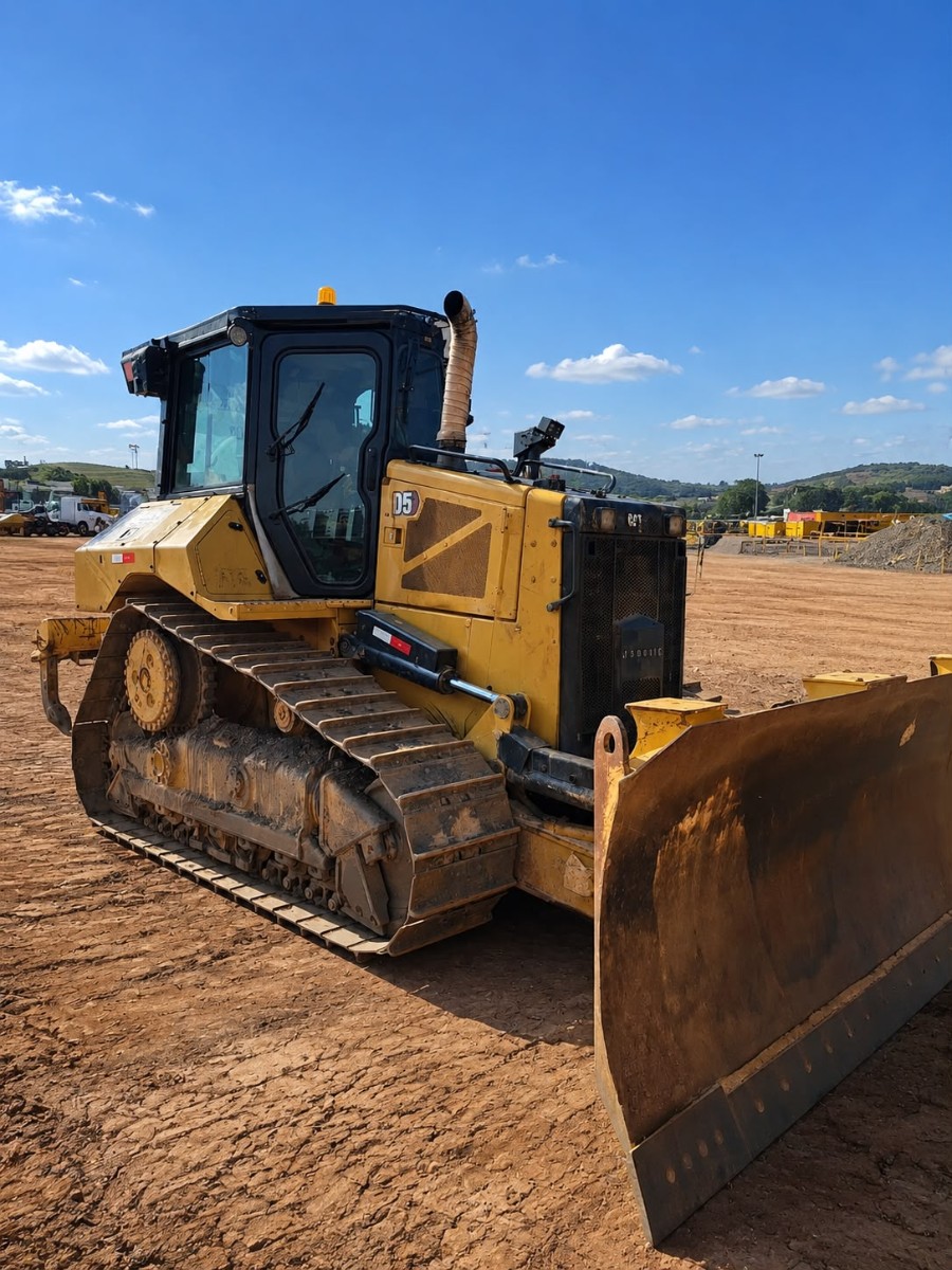 Trator de esteira Caterpillar D5 2021