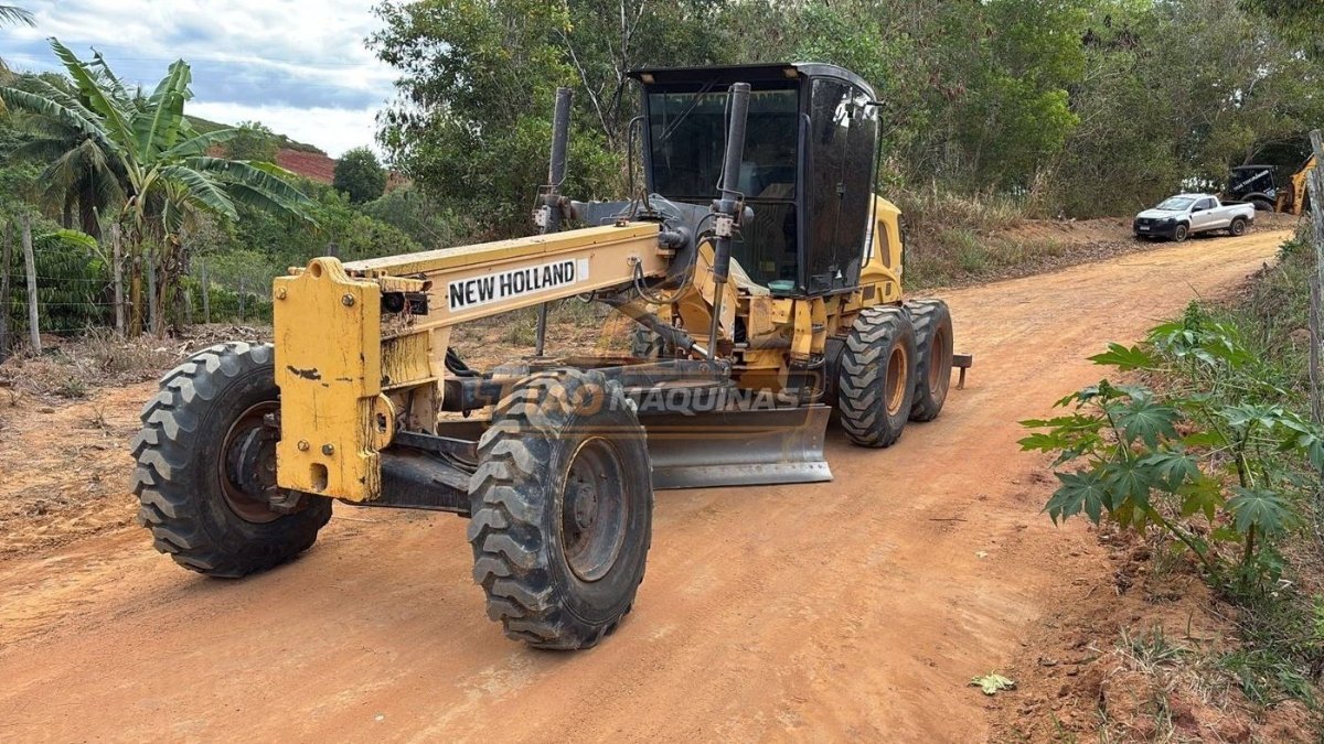 Motoniveladora New Holland RG 140B 2013