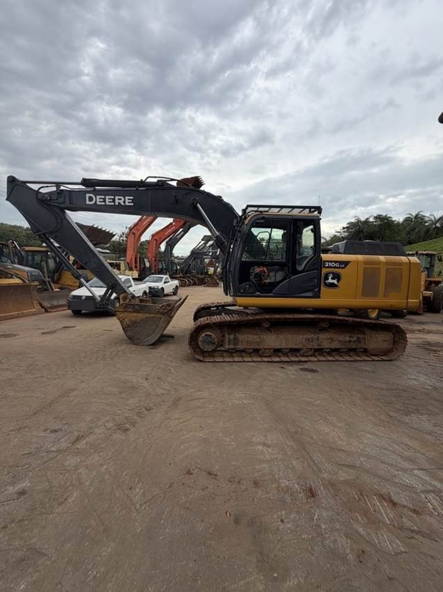 Escavadeira John Deere 210G LC 2022