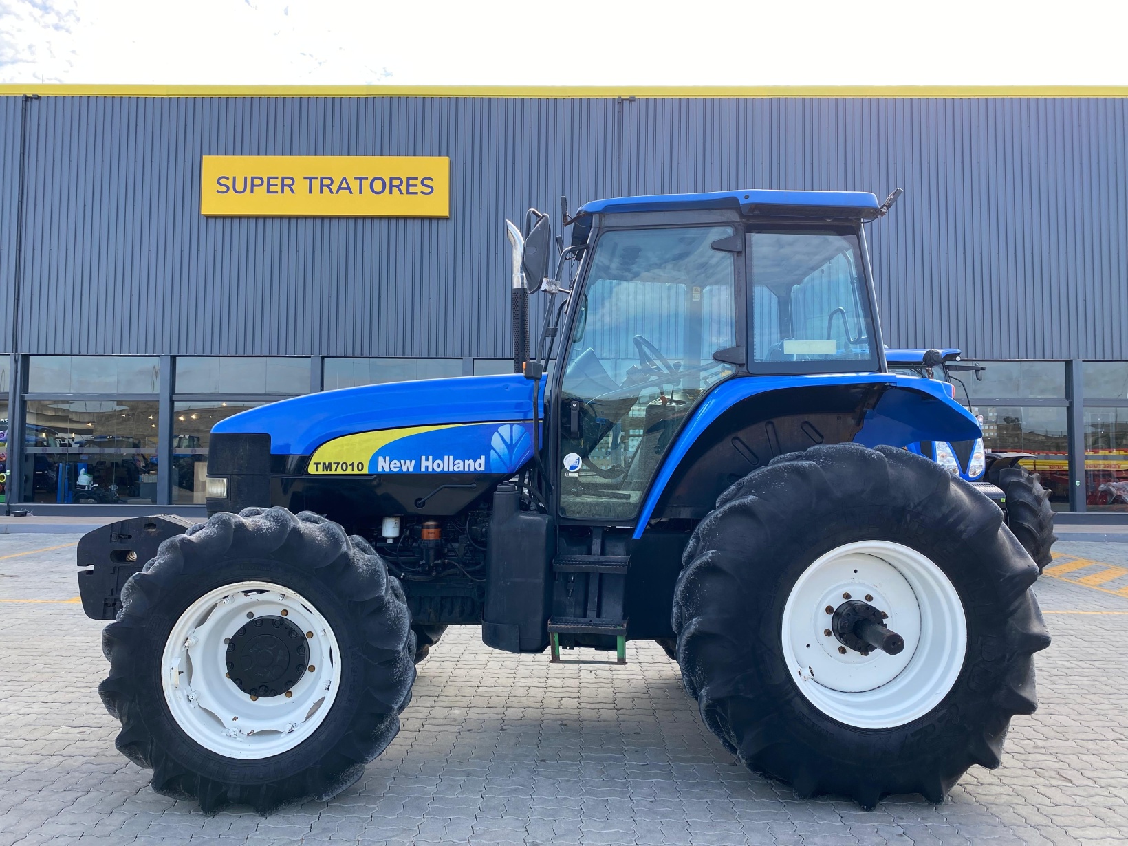 Trator agrícola New Holland TM7010 2011