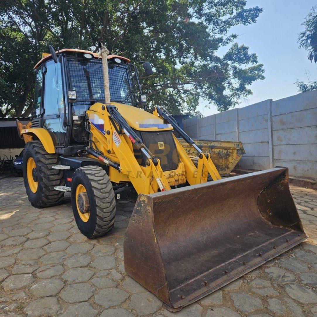 Retroescavadeira JCB 3CX 2022