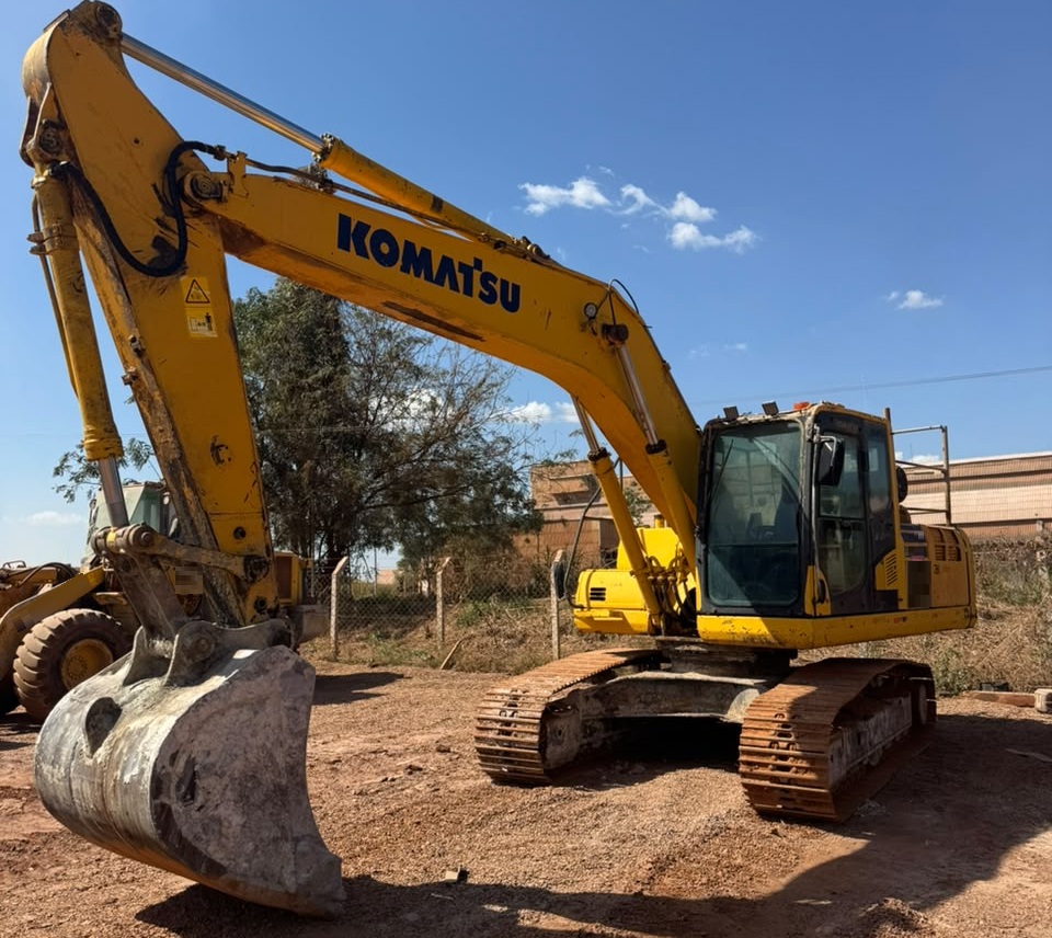 Escavadeira Komatsu PC210 2020