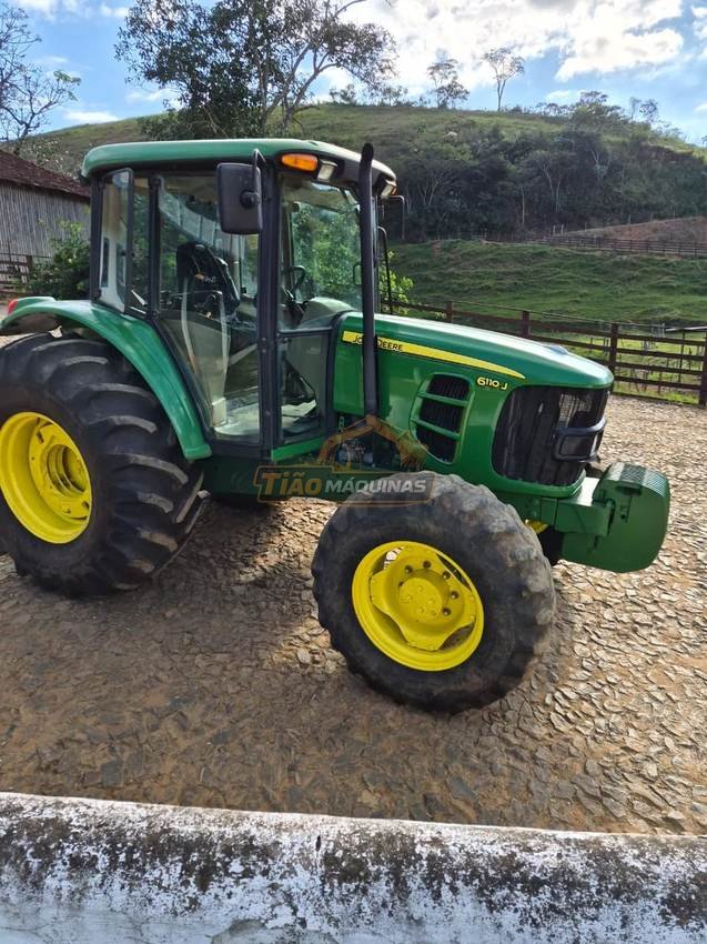 Trator agrícola John Deere 6110J 2014