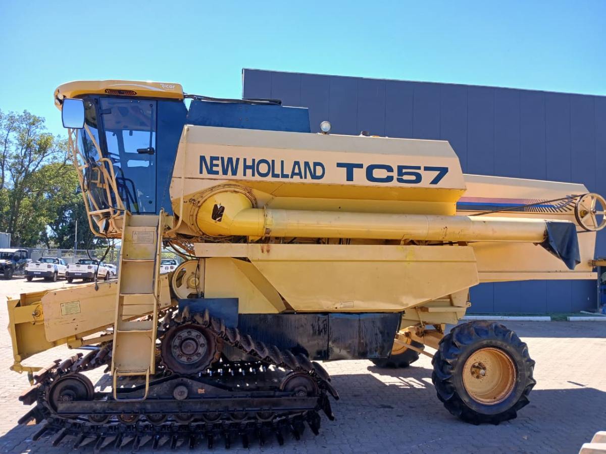 Colheitadeira New Holland TC 57 1999
