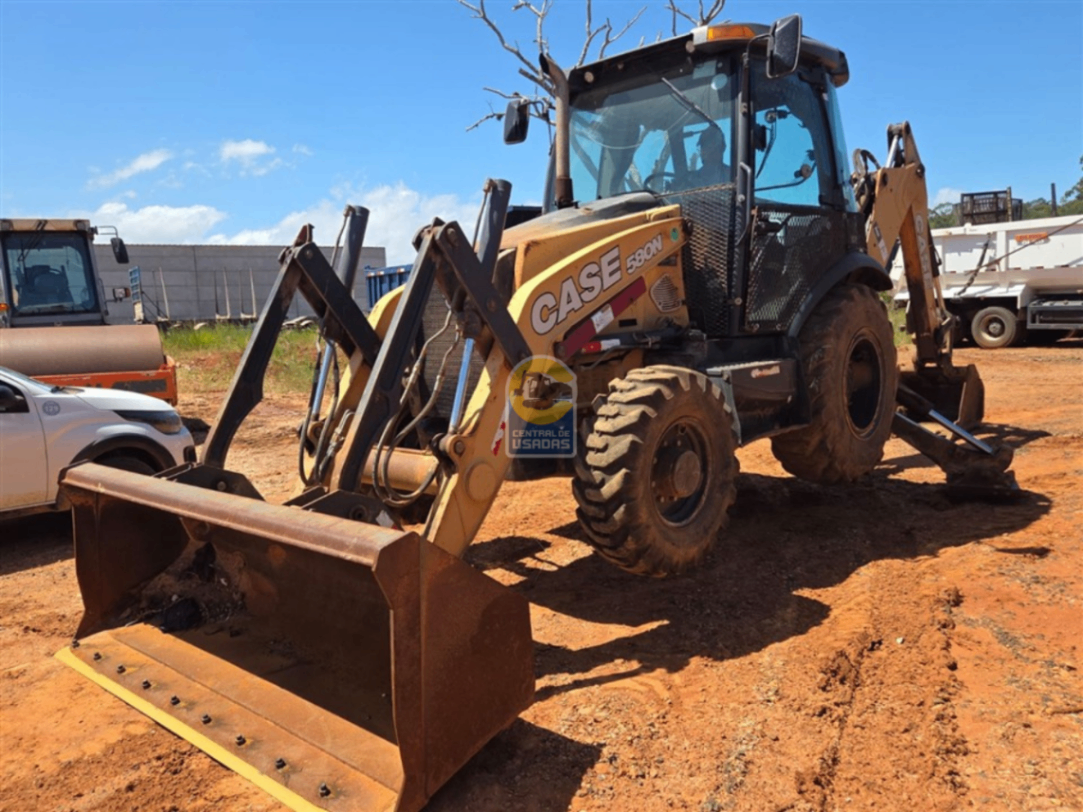 Retroescavadeira Case 580N 2019