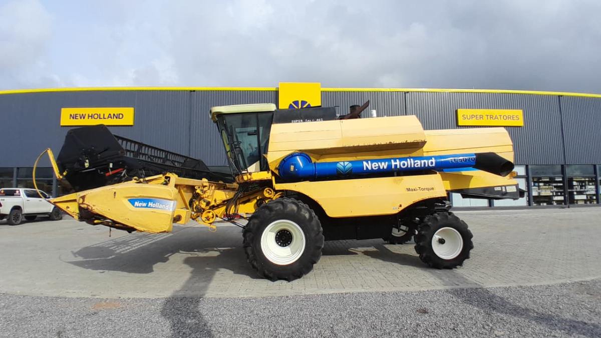 Colheitadeira New Holland TC 50/70 2012