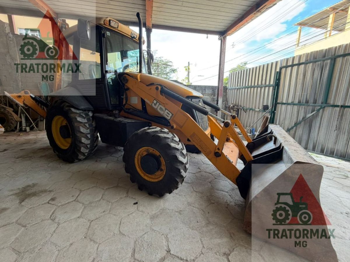 Retroescavadeira JCB 3C 2013