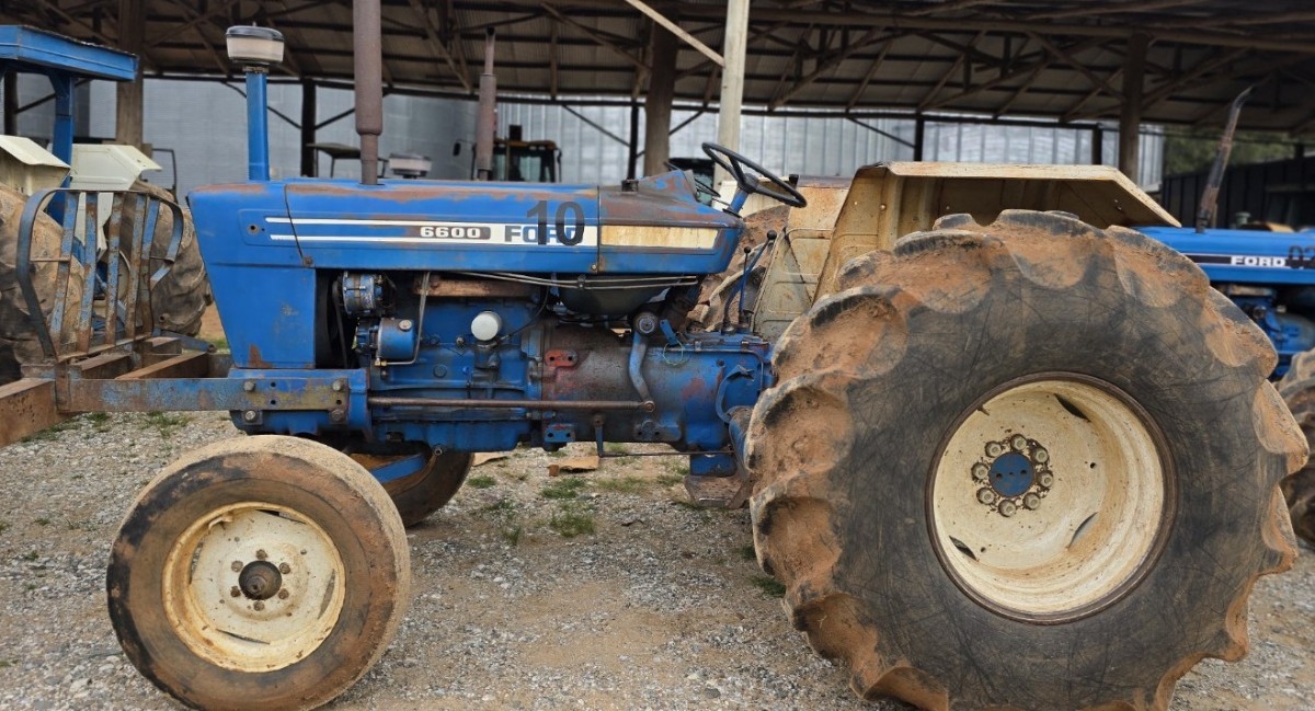 Trator agrícola Ford 6600 1980