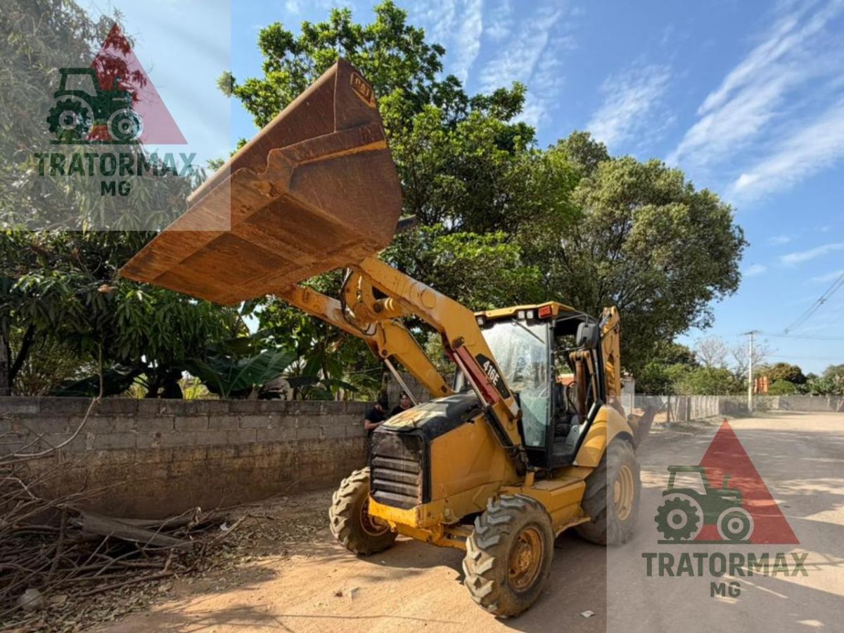 Retroescavadeira Caterpillar 416E 4X4 2013